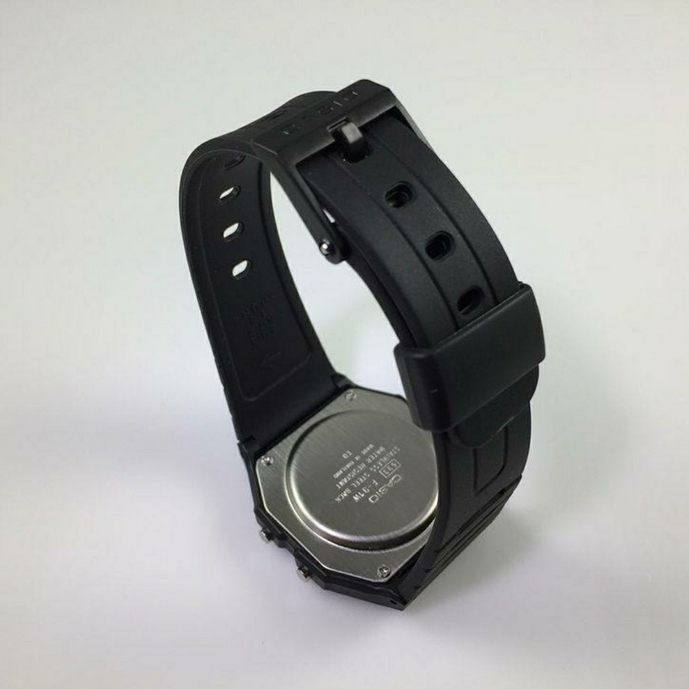 Watch - Picture 2 of 3